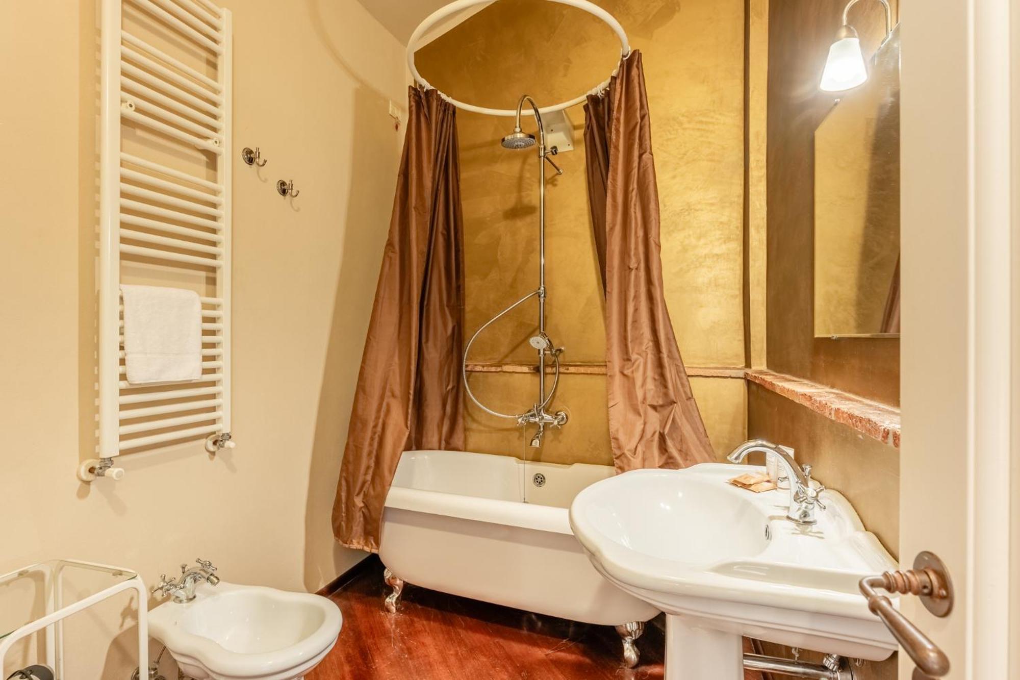 Anfiteatro Luxury Rooms - Affitti Brevi Italia Lucca Exteriör bild